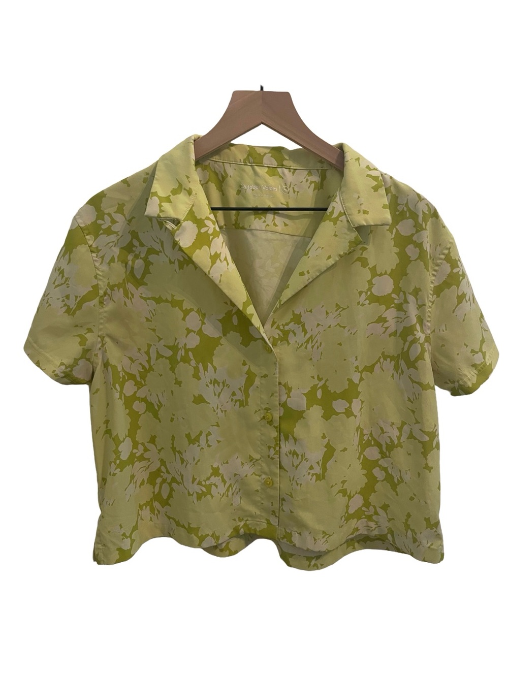 Outdoor Voices SolarCool Tourist Camp Shirt – Hyper Green Floral Medium - Picture 2 of 9
